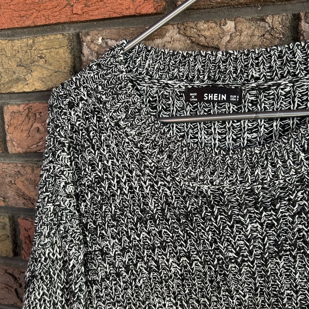 SHEIN Black/White Crewneck Sweater